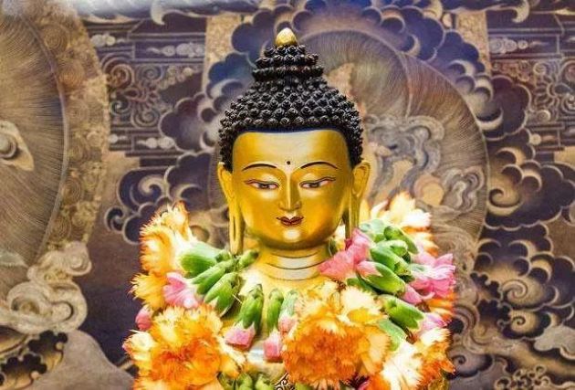 今日恭迎佛陀天降日!诸佛生欢喜,普天降吉祥! 今日恭迎佛陀天降日!诸佛生欢喜,普天降吉祥!