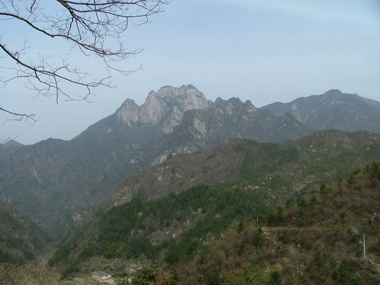险峻的大山