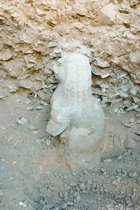 龙门石窟擂鼓台出土文物１７００余件