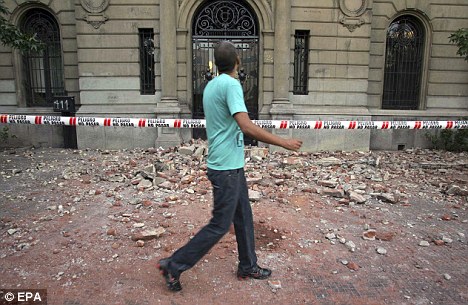 智利再次发生里氏6.1级余震(组图)