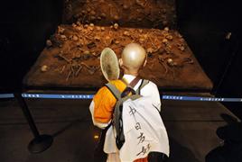 日本僧人走进沈阳博物馆 五次鞠躬谢罪