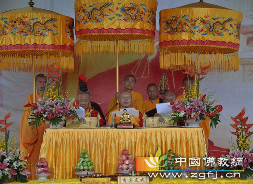 六祖寺大愿方丈为千名优婆塞优婆姨传授四种菩萨戒