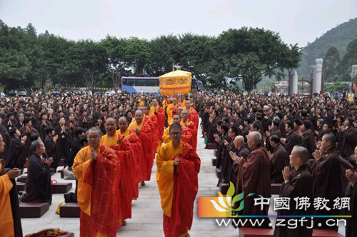 六祖寺大愿方丈为千名优婆塞优婆姨传授四种菩萨戒