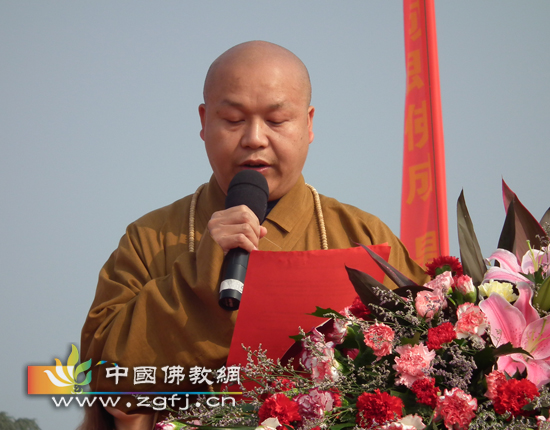 见忍法师主持奠基仪式.jpg
