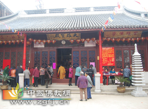 无锡崇圣寺举行三殿上梁庆典 崇圣寺大雄宝殿