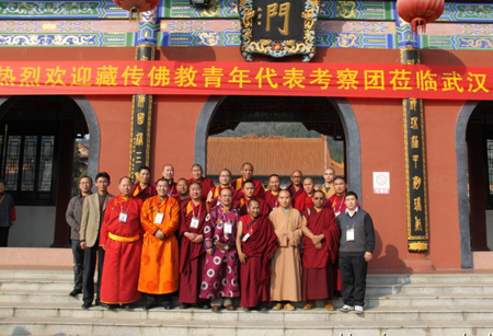 藏传佛教青年代表团到湖北参访交流