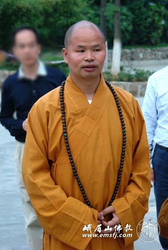 纯闻大和尚参观妙觉莲池参观大佛禅院2011年6月13日下午,江西云居山