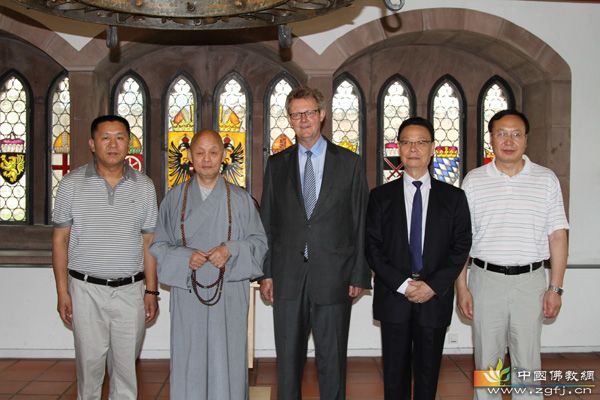 净慧法师携“中国河北省禅文化代表团”一行为德国本笃禅修中心“虚云宗”主持禅修