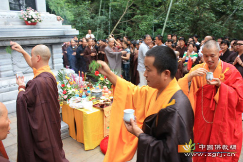 武宁弥陀寺举行传开长老舍利塔落成暨圆寂一周年纪念法会