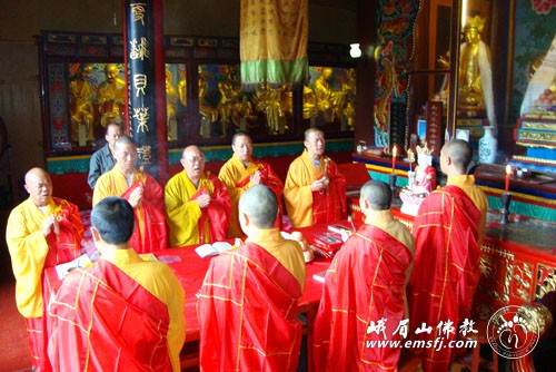 峨眉山洗象池举行盂兰盆节孝亲救苦诵经法会