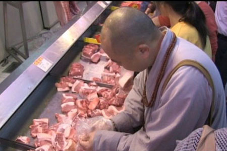 僧人超市买肉