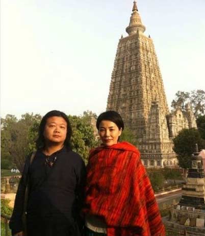 早前,王菲印度拜佛