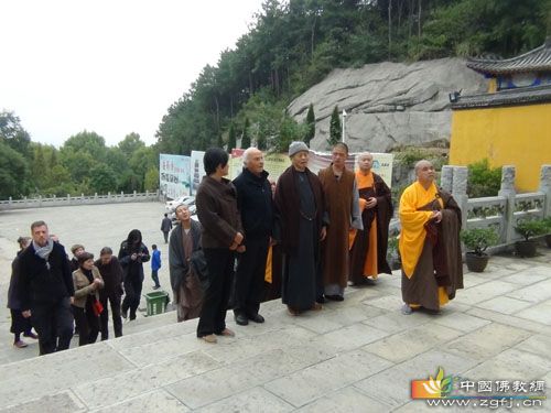 净慧长老率德国禅修中心一行到五祖寺礼祖