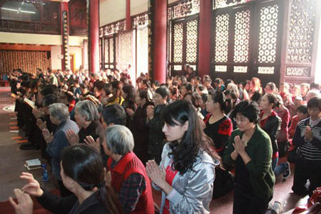 今日重庆华岩寺隆重举行皈依法会