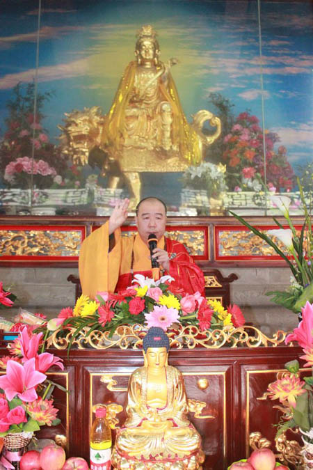 重庆华岩寺隆重举行皈依法会