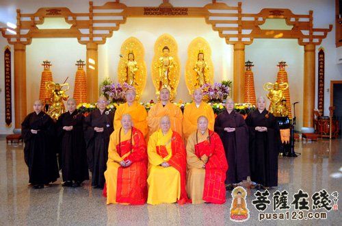 大和尚们及引赞法师合影
