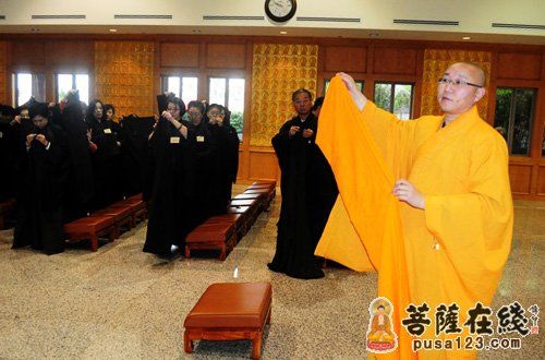 心平大和尚讲解海青与缦衣的穿搭方法