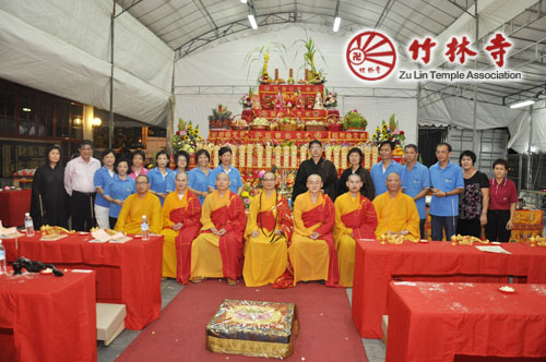 新加坡竹林寺举行斋供诸天法会