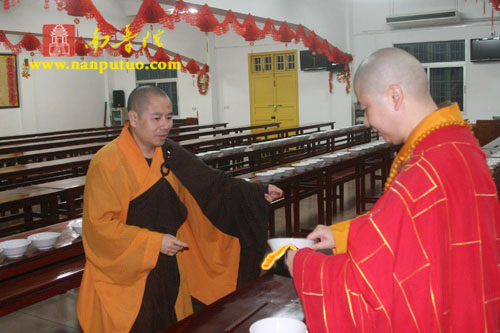 厦门南普陀寺举行2012年请执仪式