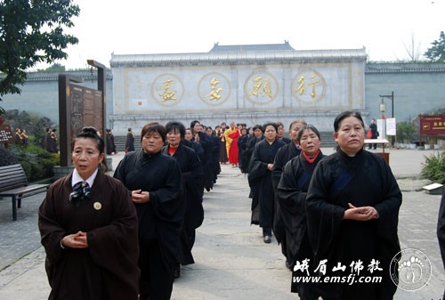 普贤菩萨圣诞日，峨眉山水陆法会圆满送圣