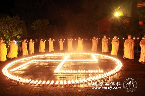 普贤菩萨圣诞日，峨眉山水陆法会圆满送圣