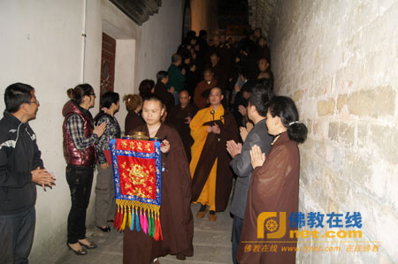 湖北黄梅五祖寺方丈见忍法师圆满出关