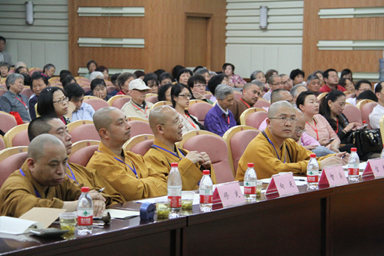 讲经会现场，座无虚席