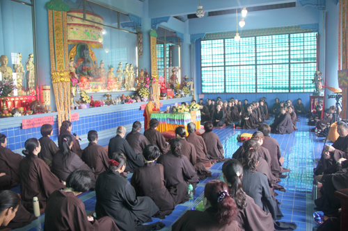 忠明法师为众开示《药师经》现场