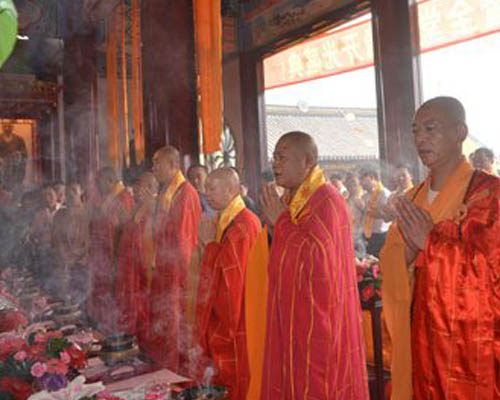 诸山长老为开光法会主法