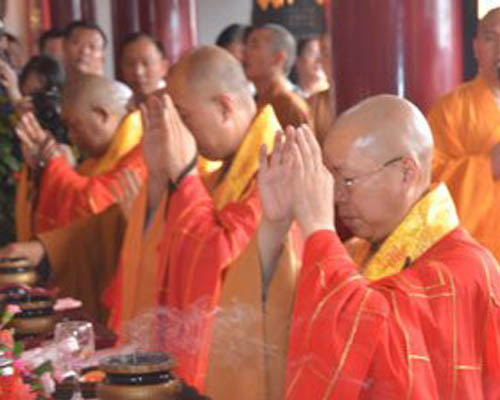 主法法师拈香祈福