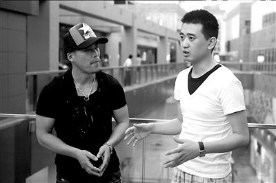 两位当事人接受本报采访,谈及做法时后悔不已。本报记者潘之望摄 两位当事人接受本报采访,谈及做法时后悔不已。本报记者潘之望摄