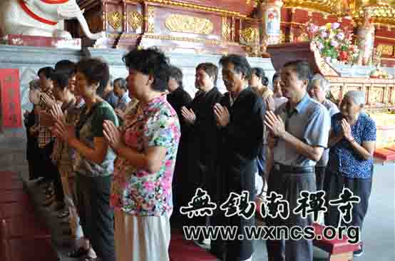 居士信众礼佛拜忏