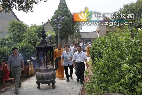 参观<a href=http://www.fjsy.net/ _cke_saved_href=http://www.fjsy.net/ target=_blank class=infotextkey>寺院</a>