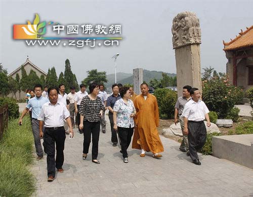 参观<a href=http://www.fjsy.net/ _cke_saved_href=http://www.fjsy.net/ target=_blank class=infotextkey>寺院</a>