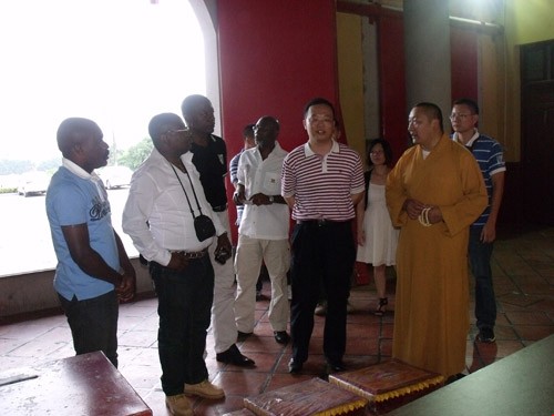 参观<a href=http://www.fjsy.net/ _cke_saved_href=http://www.fjsy.net/ target=_blank class=infotextkey>寺院</a>