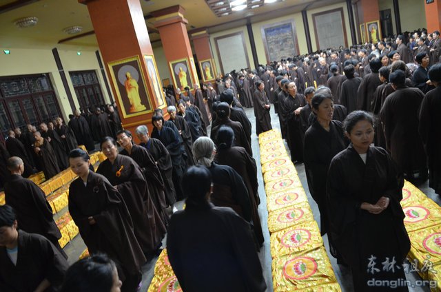 大众在夜间经行中