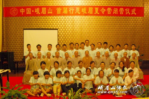 营员和法师们合影