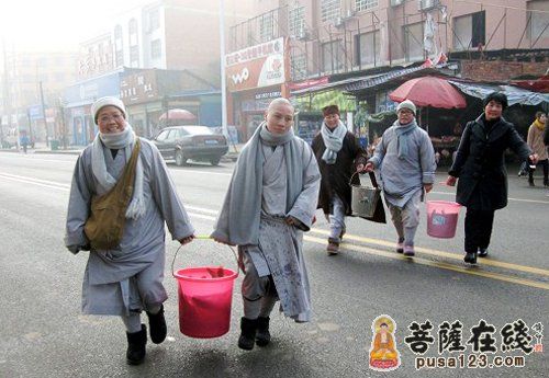 湖南东山古寺法师前往伍市、新市、汨罗等各地放生