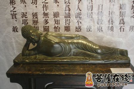铜卧佛像 