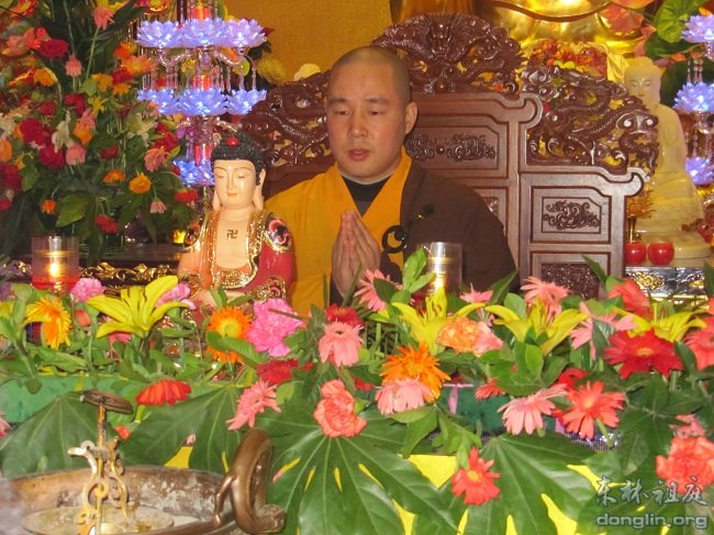 明安法师作开示认认真真听开示大同普渡寺(注:以下照片为佛七之前拍摄