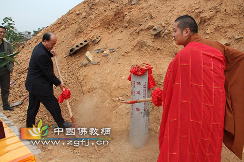 湖北咸宁大乘禅寺和云堂圆满举行奠基仪式.jpg