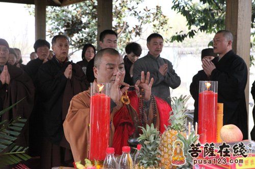 秋风大和尚拈香 秋风大和尚拈香