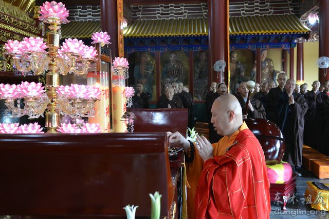 大安法师为洒净仪式主法