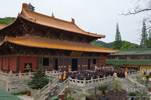 东林2013五一佛七法会起七洒净仪式即将开始