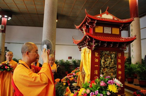 学诚法师主法浴佛节法会