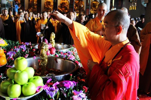 浴佛·衷心祝愿国泰民安 世界和平