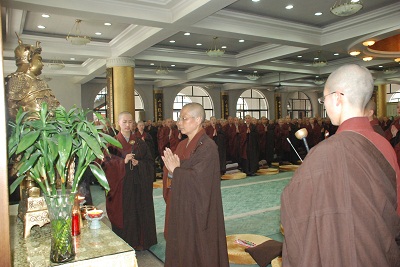 山西五台山普寿寺735位出家众依于佛制结夏安居