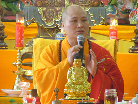 山东烟台普觉讲堂举行三皈五戒法会