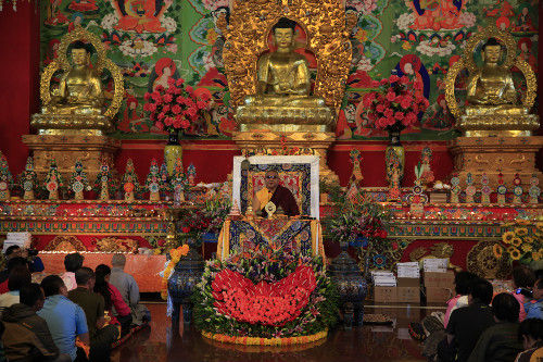 嘎玛仁波切给所有居士做开示 嘎玛仁波切给所有居士做开示