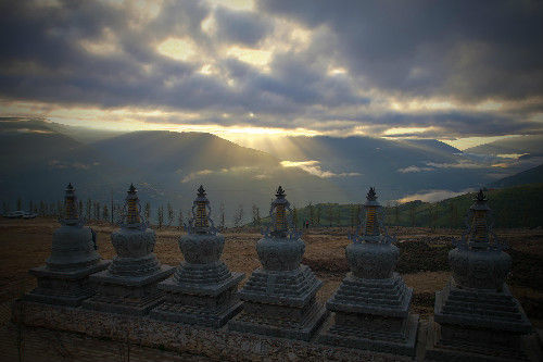 晨光中的昌列寺佛塔 晨光中的昌列寺佛塔